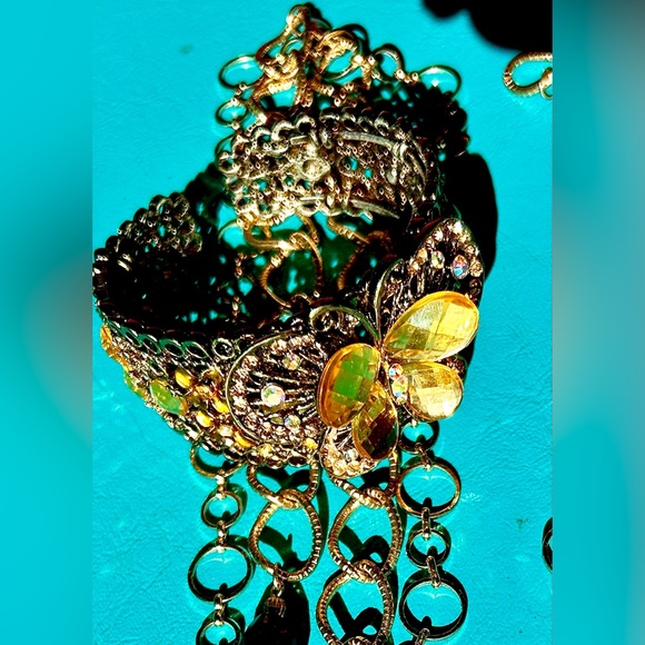 FINAL PRICE! 2 Lovely Gold Necklaces 40+” & a Stunning Golden Butterfly Cuff - Picture 5 of 10